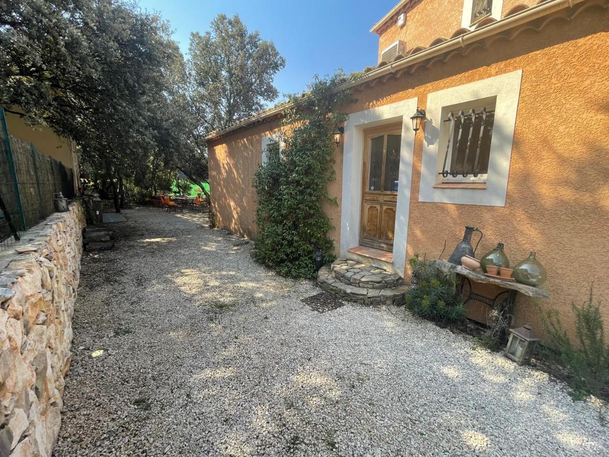 Le Calme De La Garrigue Bed and Breakfast Russan Buitenkant foto