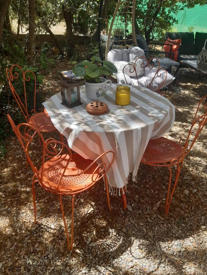 Le Calme De La Garrigue Bed and Breakfast Russan Buitenkant foto