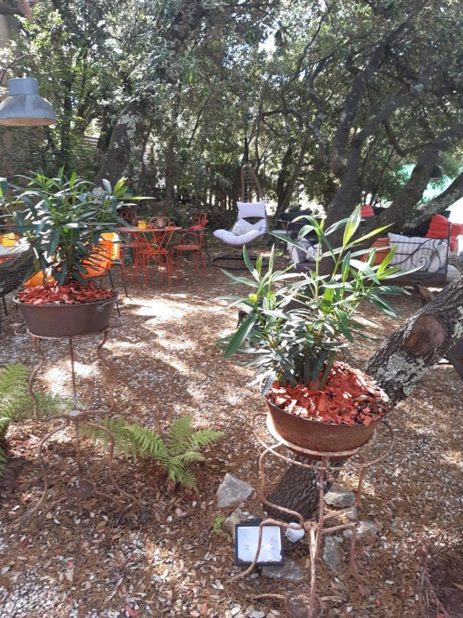 Le Calme De La Garrigue Bed and Breakfast Russan Buitenkant foto